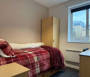 House share to rent on - Photo 1