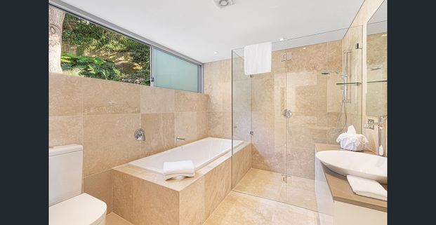 Executive Residence in Tranquil Setting - Photo 1