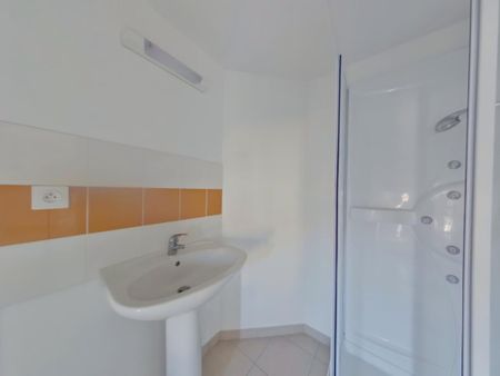 Location Appartement 2 pièces 23m² MONTMORILLON 86500 - Photo 2