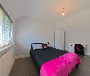 5 bedroom detached house to rent - Photo 3