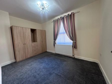 3 bed terraced house to rent in Lyndhurst Road, Burnley, BB10 - Photo 2