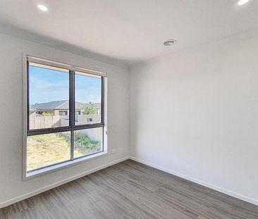 Room for rent in Near New Rooming House - Photo 3