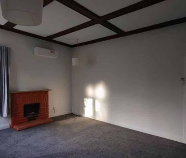 Spacious one bedroom flat in great location - Photo 2