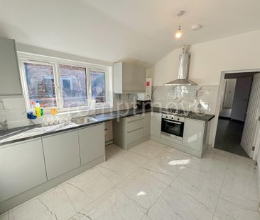 5 bedroom semi-detached house to rent - Photo 2