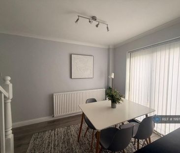 3 bedroom end of terrace house to rent - Photo 1