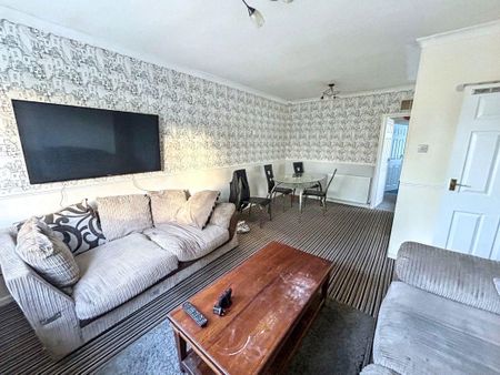 2 bed upper flat to rent in NE16 - Photo 3