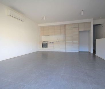 46 Lakeside Crescent, Keilor East VIC 3033 - Townhouse For Rent | D... - Photo 3