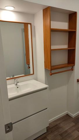 Recently renovated 2BR Flat in Tawa, Wellington - Photo 2