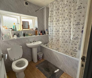 1 bedroom in a house share to rent - Photo 5