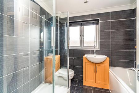 3 bedroom semi-detached house to rent - Photo 5