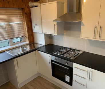3 bedroom terraced house to rent - Photo 4