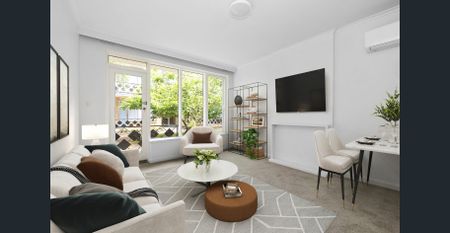 Sunlit and Spacious Ground-Floor Gem in a Leafy Elwood Locale - Photo 2