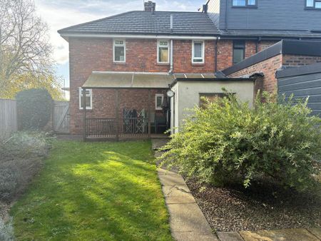 3 bedroom semi-detached house to rent - Photo 5