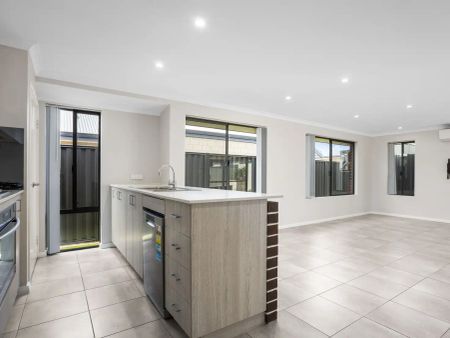 66 Wintergreen Crescent, Treeby WA 6164 - Photo 5
