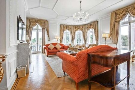 Cumberland House Kensington High Street, Kensington, W8 - Photo 2