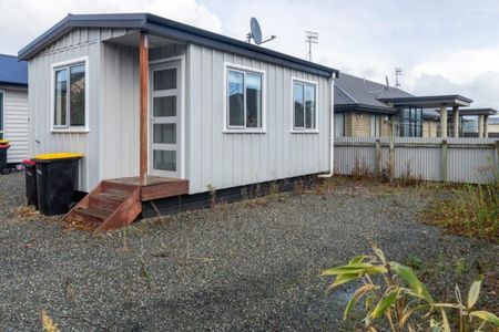 Modern 1 Bedroom Unit in Appleby - Photo 5