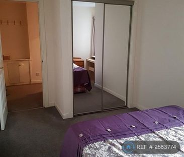1 bedroom in a flat share to rent - Photo 3