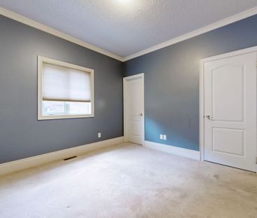 For Lease - 1021 Ivsbridge Boulevard, Newmarket, Ontario - Photo 2