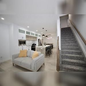 Inglewood Modern 4 Bed 2.5 Bath Dbl Garage Edmonton - Photo 2