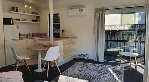 Sunny, fully-furnished 1-bdrm in Northland - Photo 1