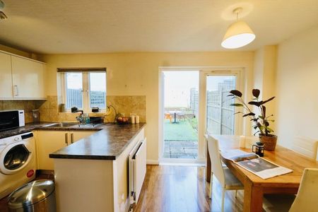 Room in a Shared House, Keats Close, SE1 - Photo 4