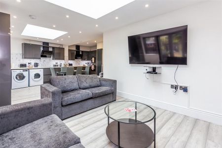 6 bedroom semi-detached house to rent - Photo 3