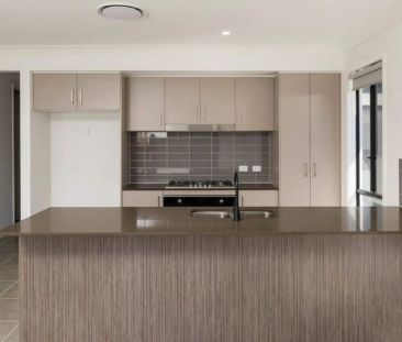 Spacious Family Home - Photo 3