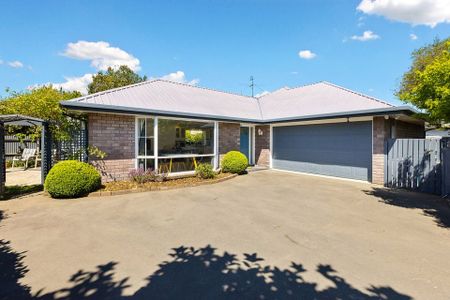 Spacious 2-Bedroom Home in Redwood, Christchurch - Photo 2