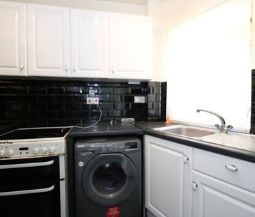 Roundmead, Stevenage, Hertfordshire - Photo 3