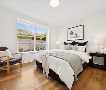 Bright & Spacious Rear Unit with Brand New Split System Comfort - Photo 4