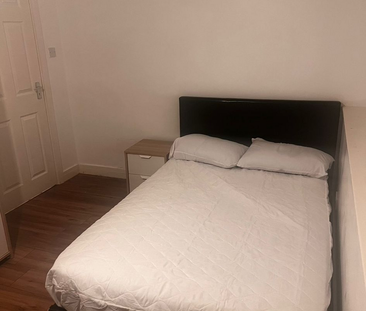 1 bedroom in a house share to rent - Photo 1 | Rentumo