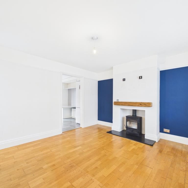 2 bedroom end of terrace house to rent - Photo 1