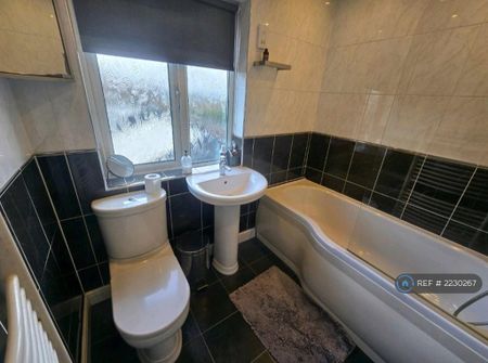 1 bedroom in a house share to rent - Photo 5