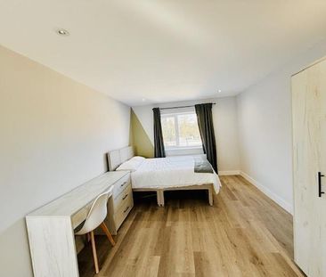 1 bedroom in a house share to rent - Photo 3