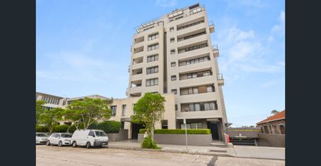 SPACIOUS AND BRIGHT 2 BED APARTMENT IN SOUGHT AFTER BRONTE BUILDING - Photo 3