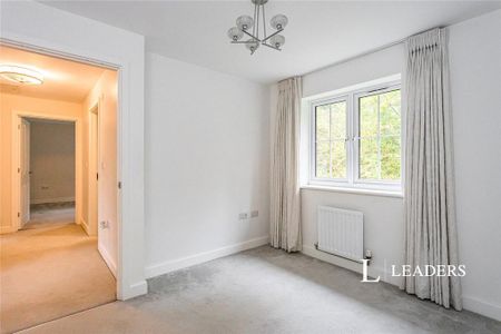 4 bedroom detached house to rent - Photo 3