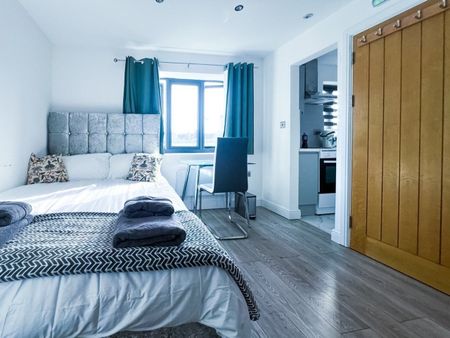 Studio Flat, Woodford Avenue, IG2 - Photo 4