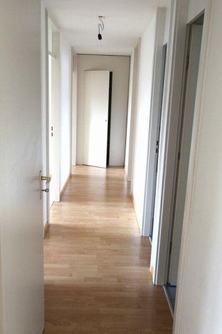 Schöne 4.5Zi-Wohnung mit Balkon zu vermieten - Photo 4