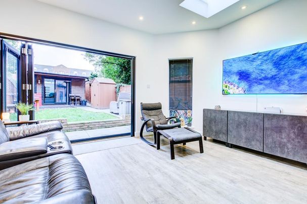 2 bedroom maisonette to rent - Photo 1