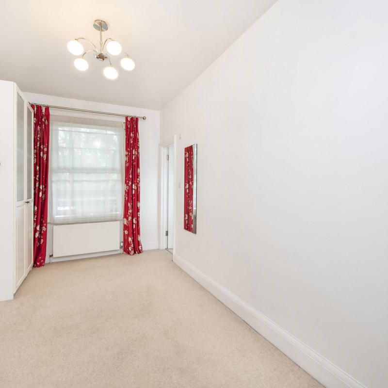 4 bedroom house in South Hampstead - Photo 1