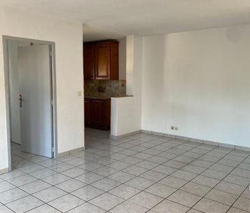 Location Appartement 3 pièces 62m² ST MAXIMIN LA STE BAUME 83470 - Photo 2