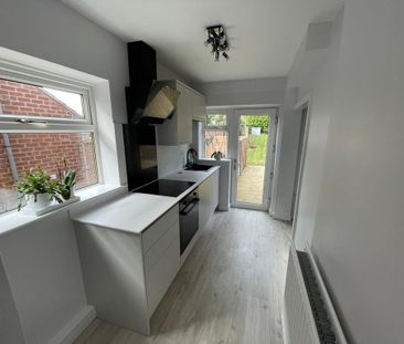 3 bedroom semi-detached house to rent - Photo 6
