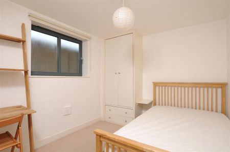 3 bedroom flat to rent - Photo 3