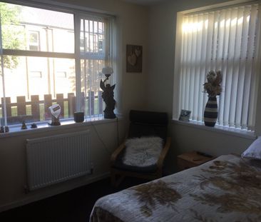 1 bed Studio - To Let - Photo 1