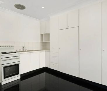 FOR LEASE! Stylish, Modern and Well-Presented 2-Bedroom Home - Photo 4