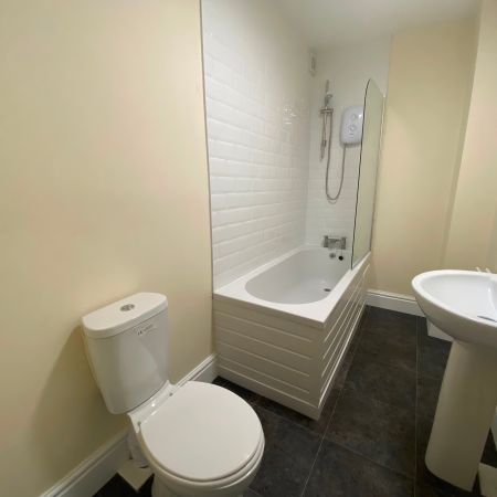 2 bed flat to rent in Fern Dene Road, Gateshead - Photo 3