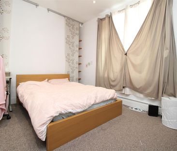 House - Terraced For Rent Queen Street, Pontypridd - Photo 4