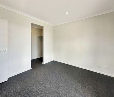 Well Appointed Low Maintenance Home - Photo 4