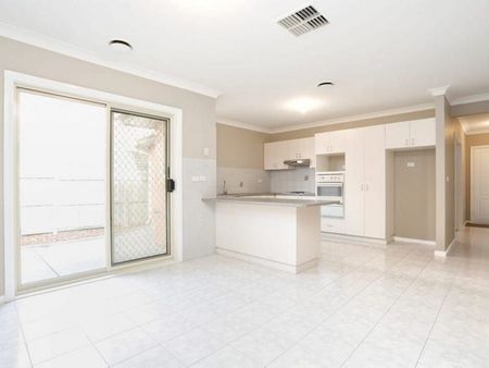 Close to public transport! - Photo 4