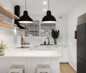 MODERN HOME - Photo 2